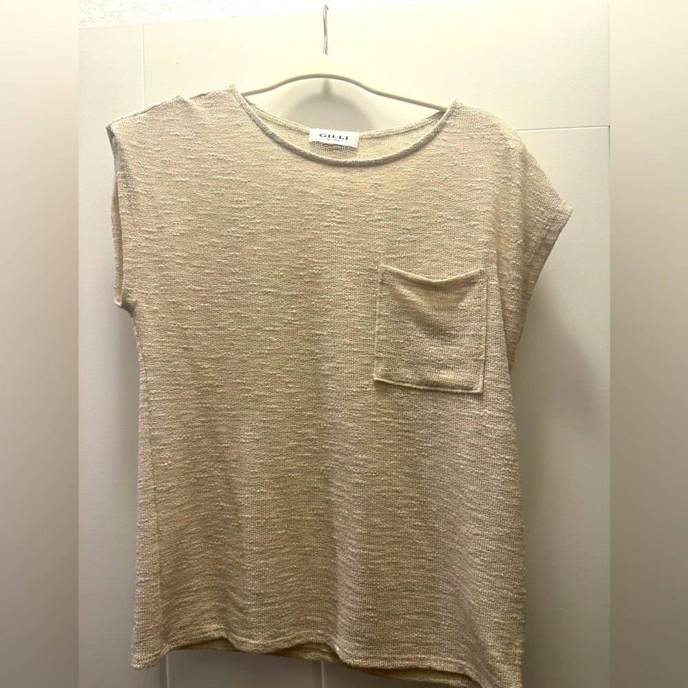Gillie off white t- size small - never worn